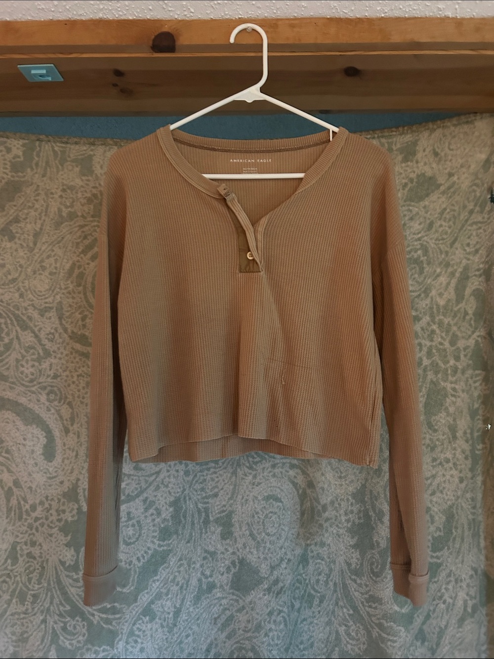 American Eagle Outfitters Long-Sleeve Ribbed Henley in Taupe
